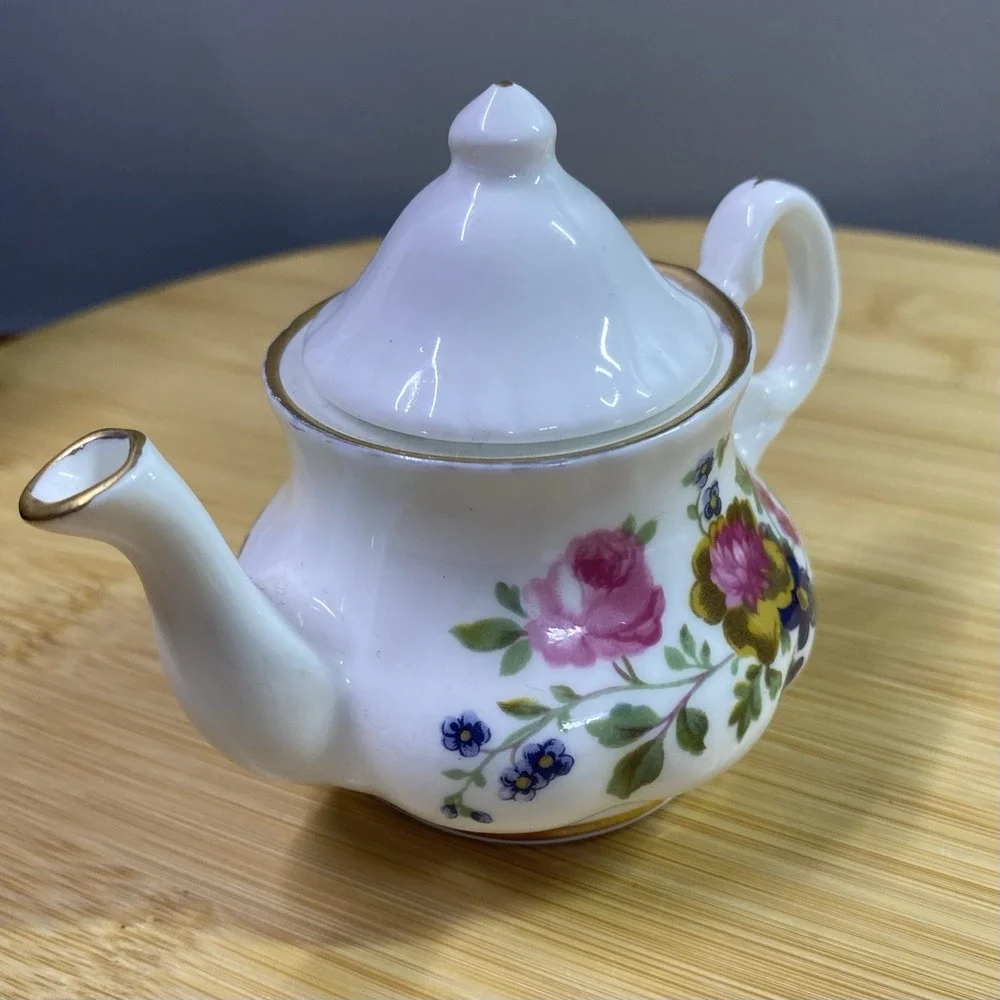 Arthur Wood & Son Ceramic Floral Teapot‎ With Lid, Crown Windsor